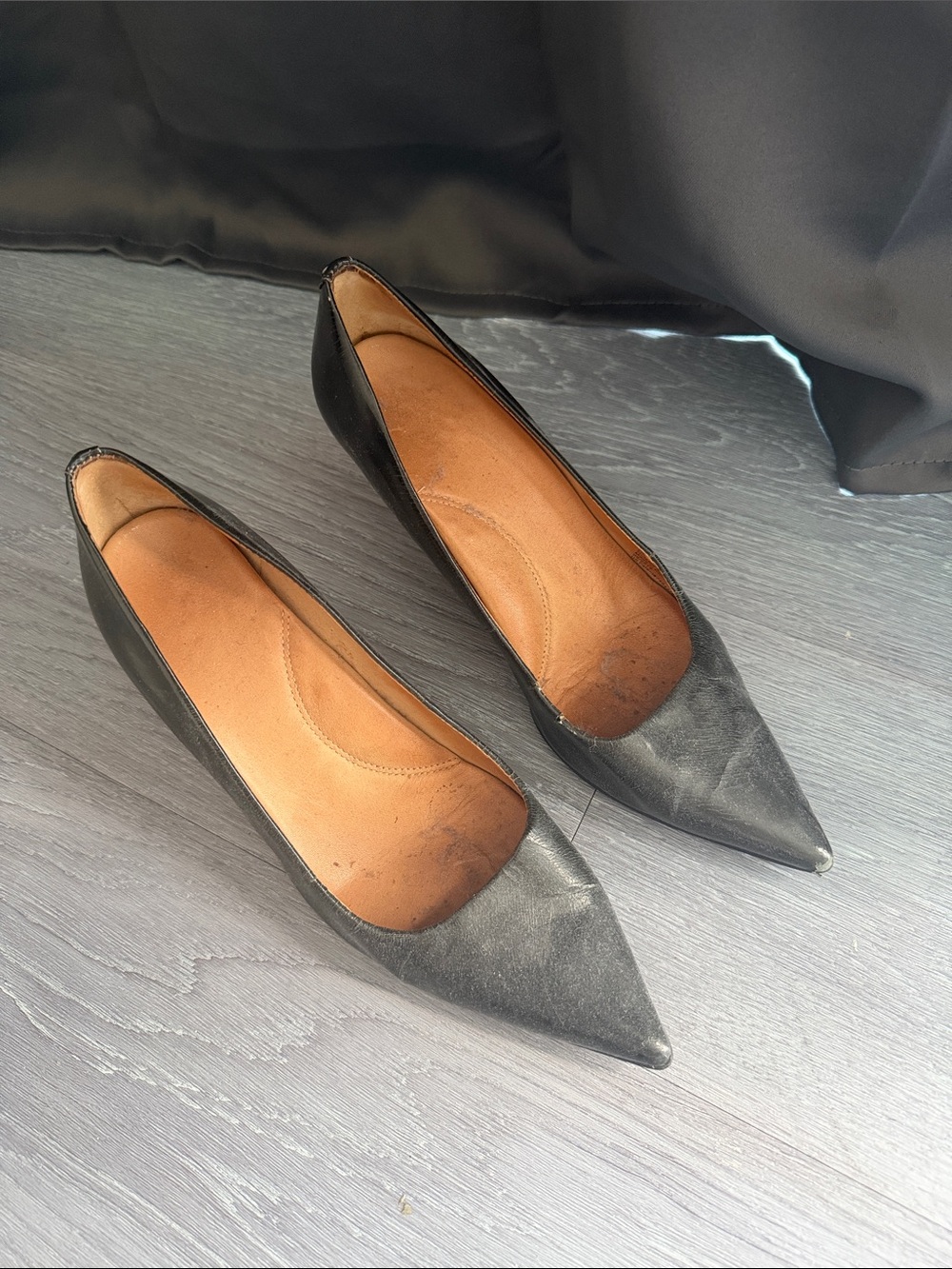 Kenneth Cole Black Pointed-Toe Pumps